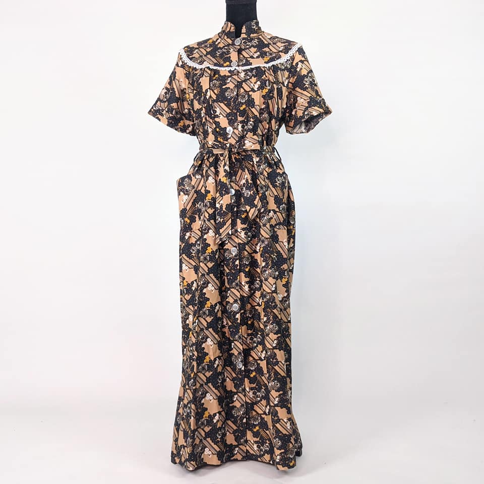 1970's Vintage Patterned Polished Cotton House Dress Kitsch Vintage 1970's Vintage Patterned Polished Cotton House Dress Kitsch Vintage