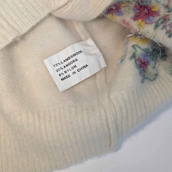 1990's Vintage Floral Embroidered Cream Sweater