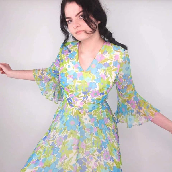 70's Vintage Flowy Floral Dress kitsch-vintage.myshopify.com