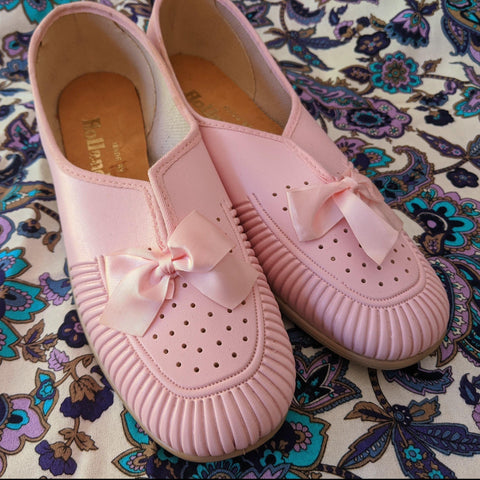 60's / 70's Vintage Pink Slip On Flats Shoes Kitsch Vintage