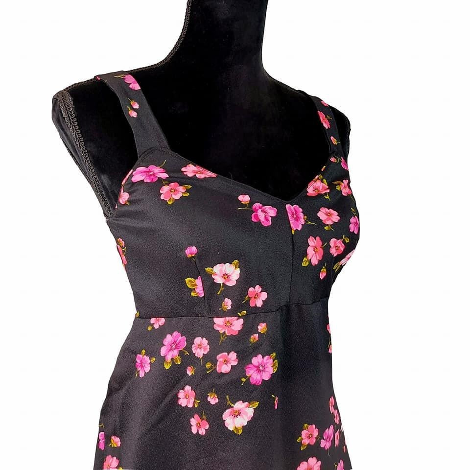 70's Vintage Black and Pink Floral Maxi Dress kitsch-vintage.myshopify.com